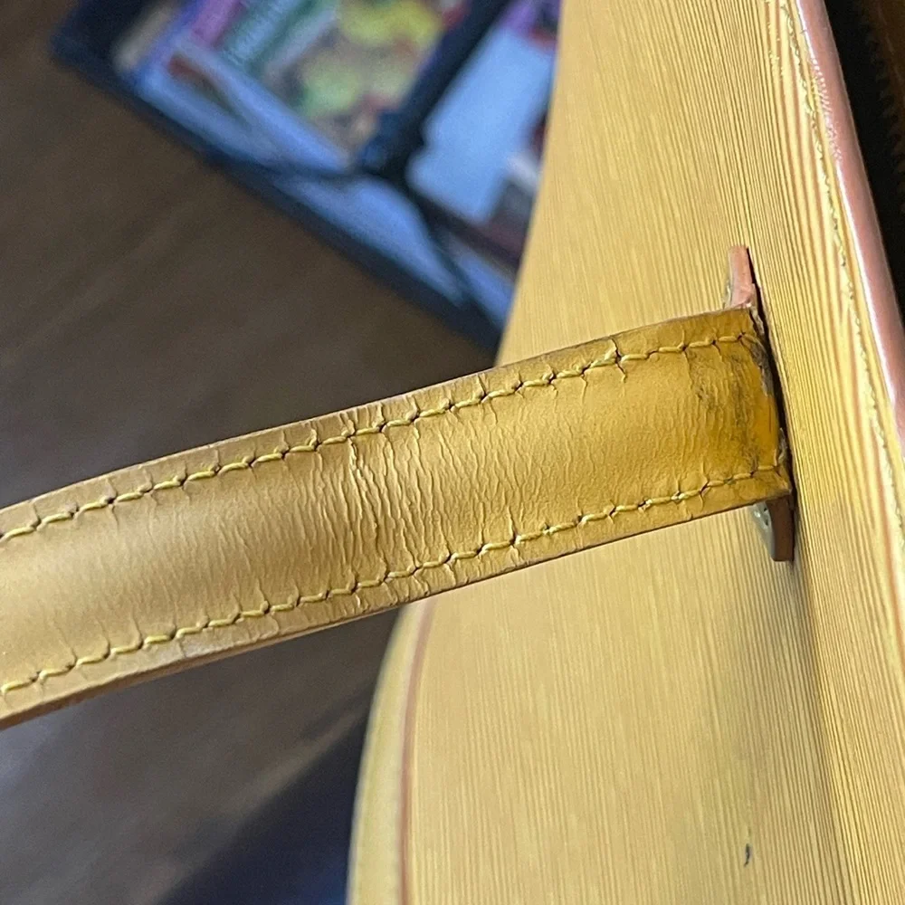 Elegant Louis Vuitton Epi Saint Jacques Tote Bag - Picture 12 of 12